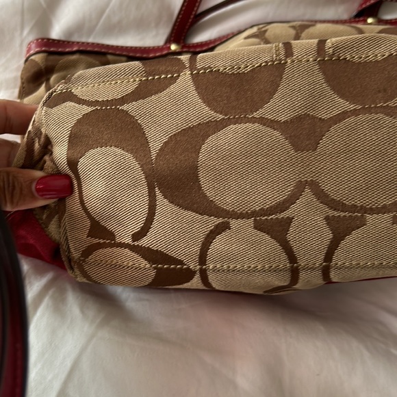 Authentic wine and brown monogram Coach shoulder bag. - Picture 3 of 10